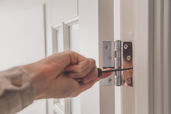 Cost of Hinge Repair in Glenview