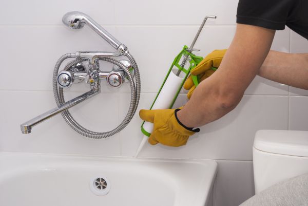 Bathtub Caulking in Glenview